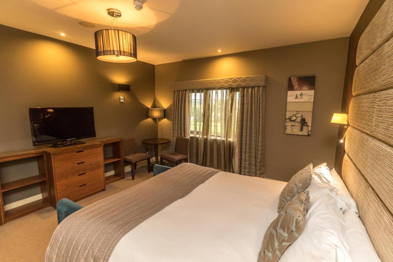 The Mere Golf Resort & Spa 외부 사진